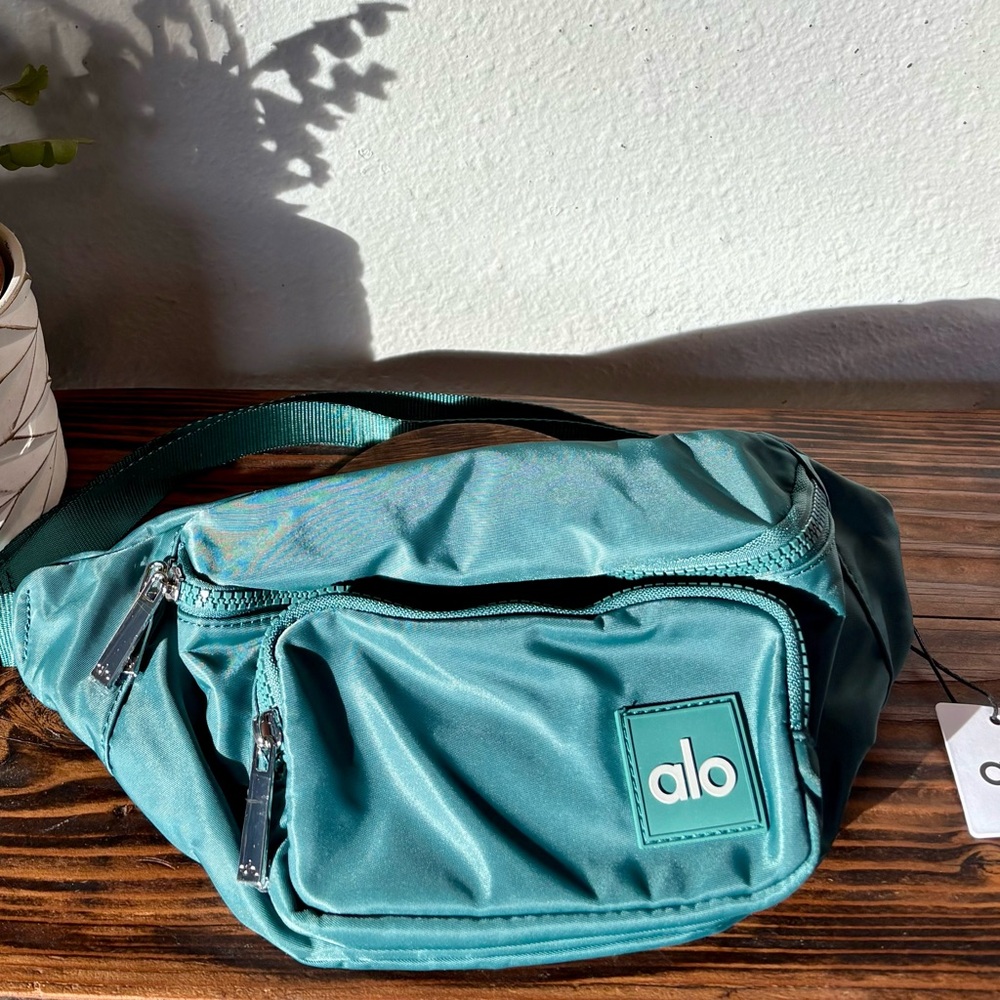 ALO Explorer Fanny Pack Bag, Black, Adjustable, $98 MSRP, BNWT